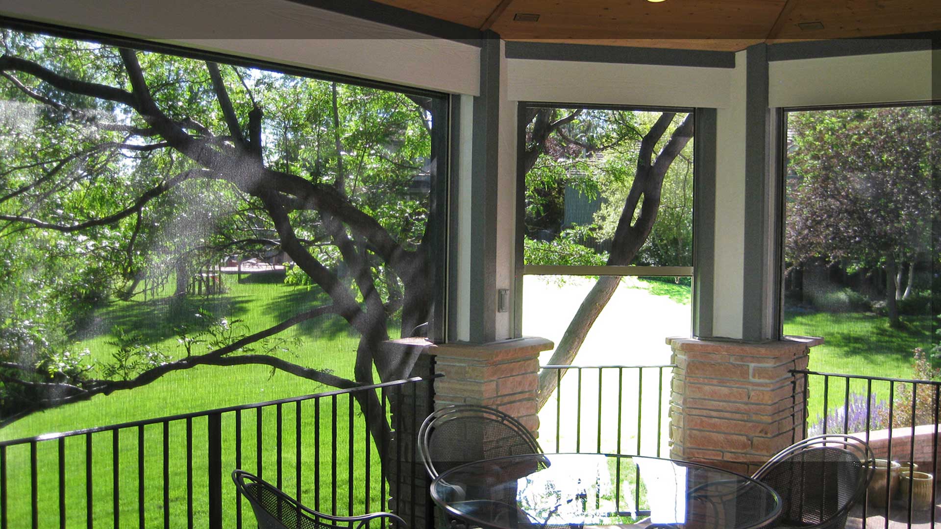 Retractable screen collection