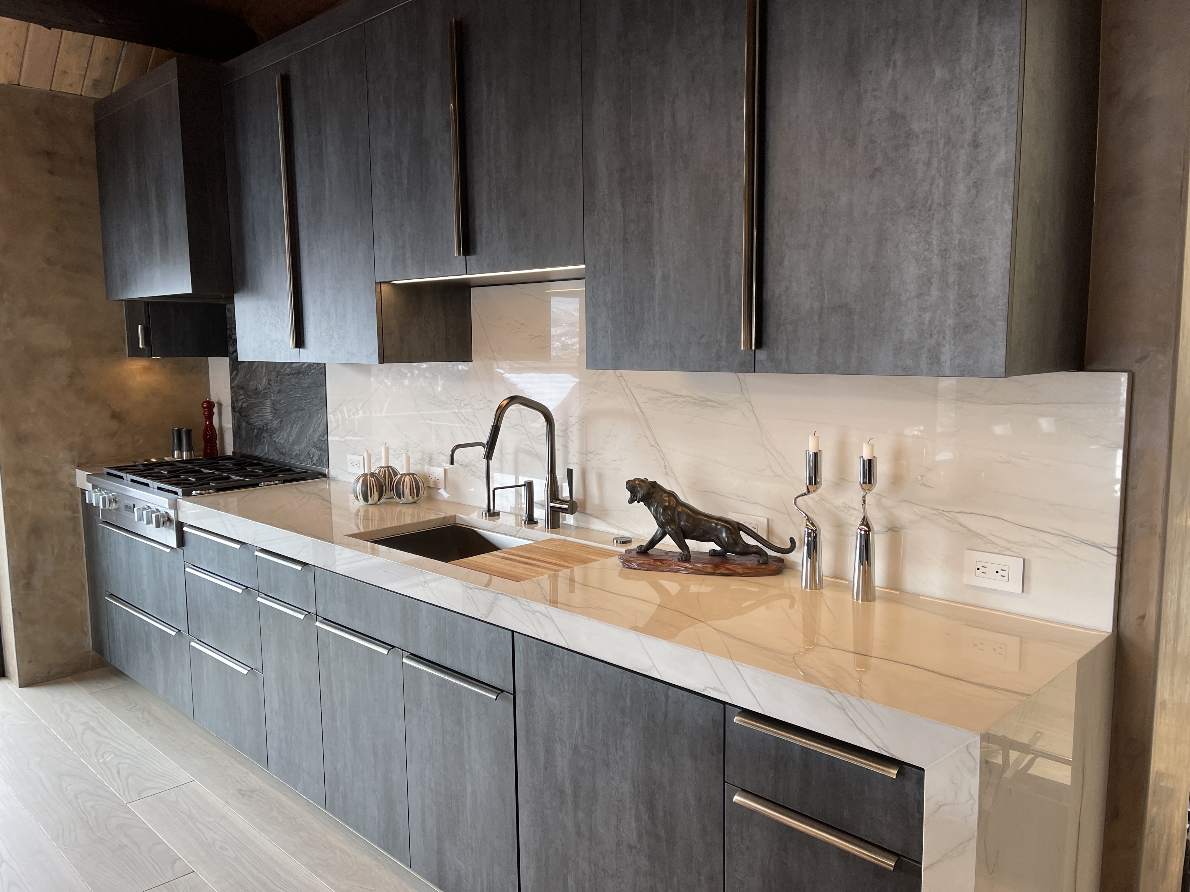 Snowfox—Kitchen Pantry, Wetbar